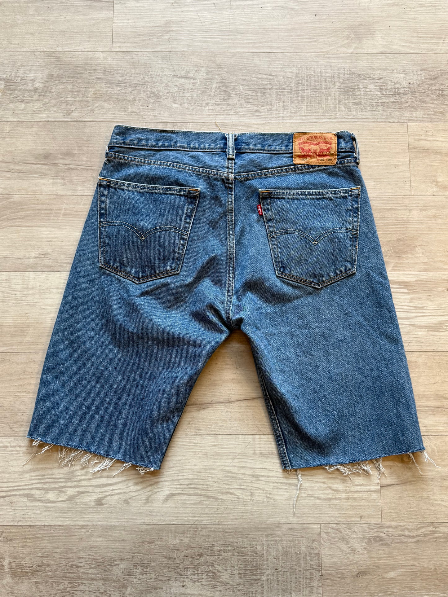 Vintage Levi Denim Shorts (36)