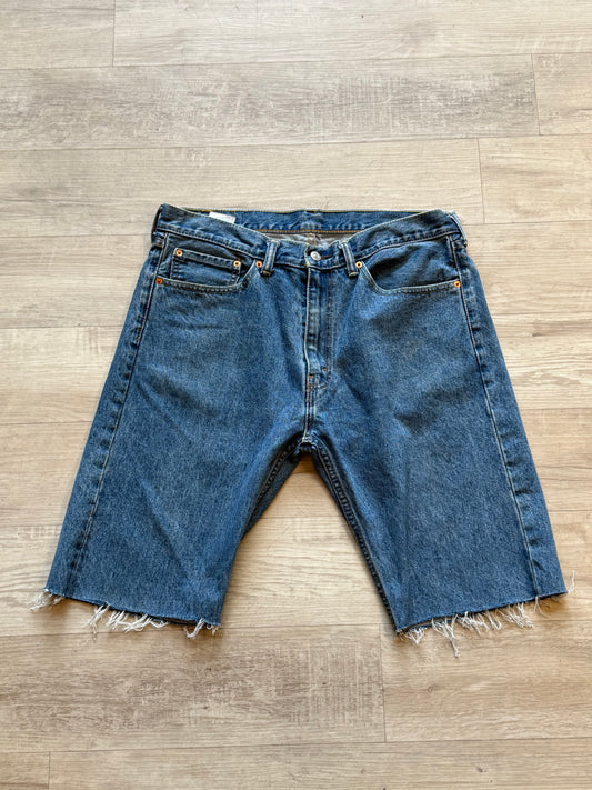Vintage Levi Denim Shorts (36)