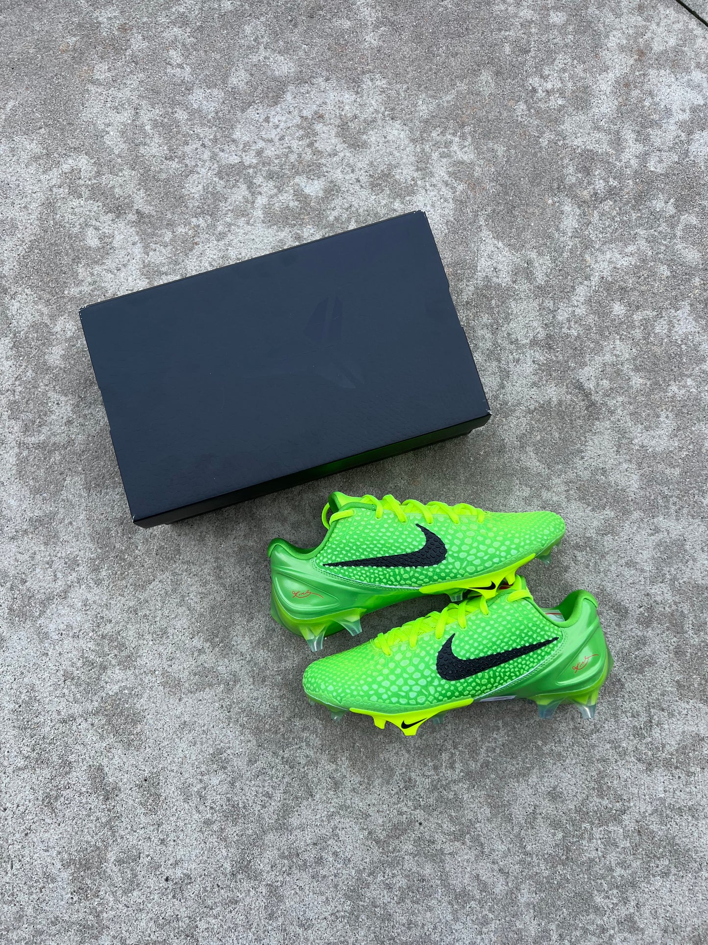 Kobe 6 Vapor Edge Grinch Cleats (9)