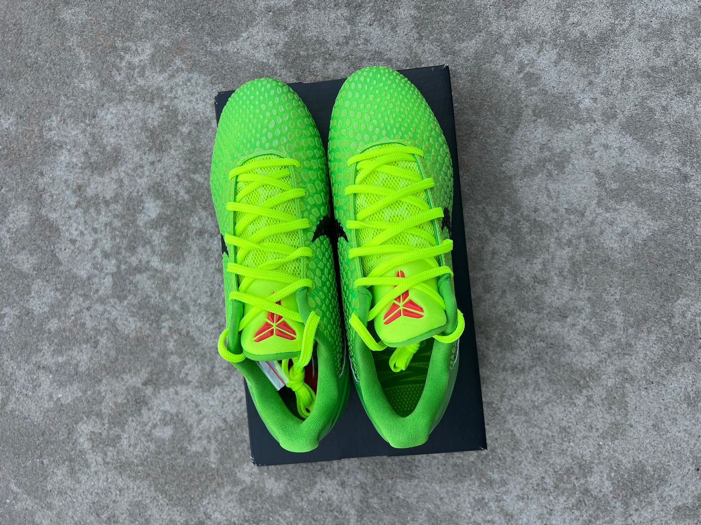 Kobe 6 Vapor Edge Grinch Cleats (9)