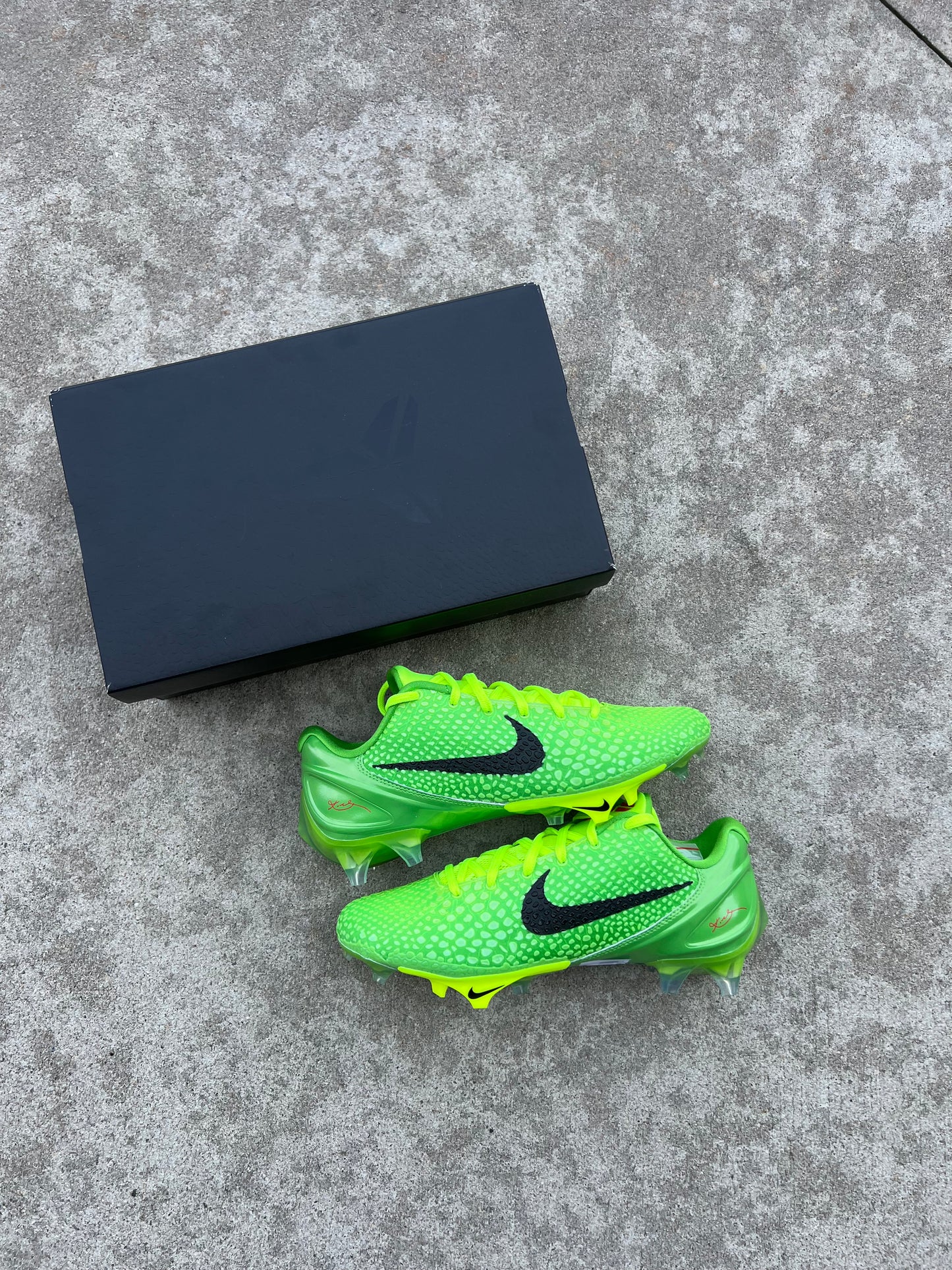 Kobe 6 Vapor Edge Grinch Cleats (9)