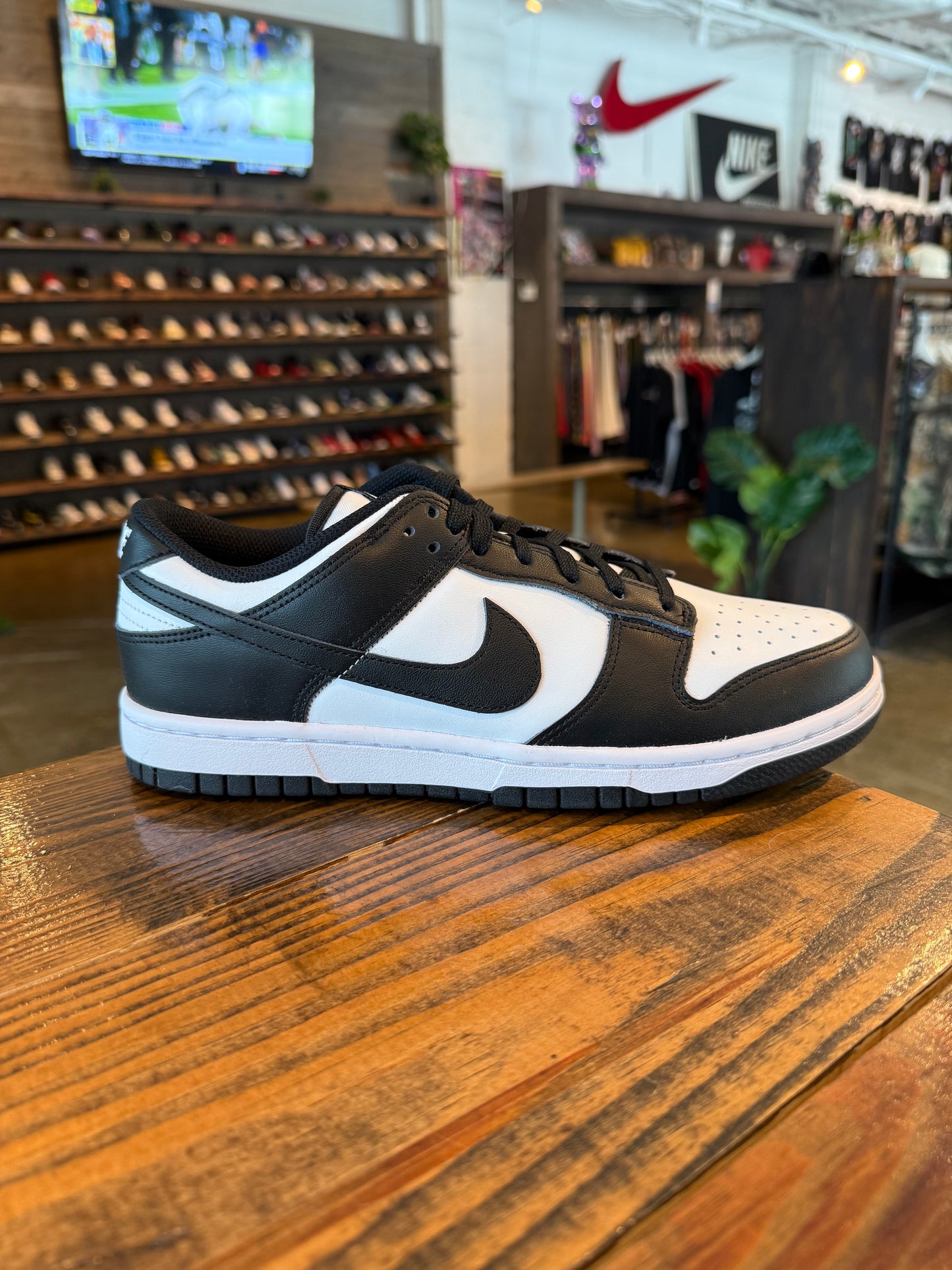 Dunk Low Panda (8.5)