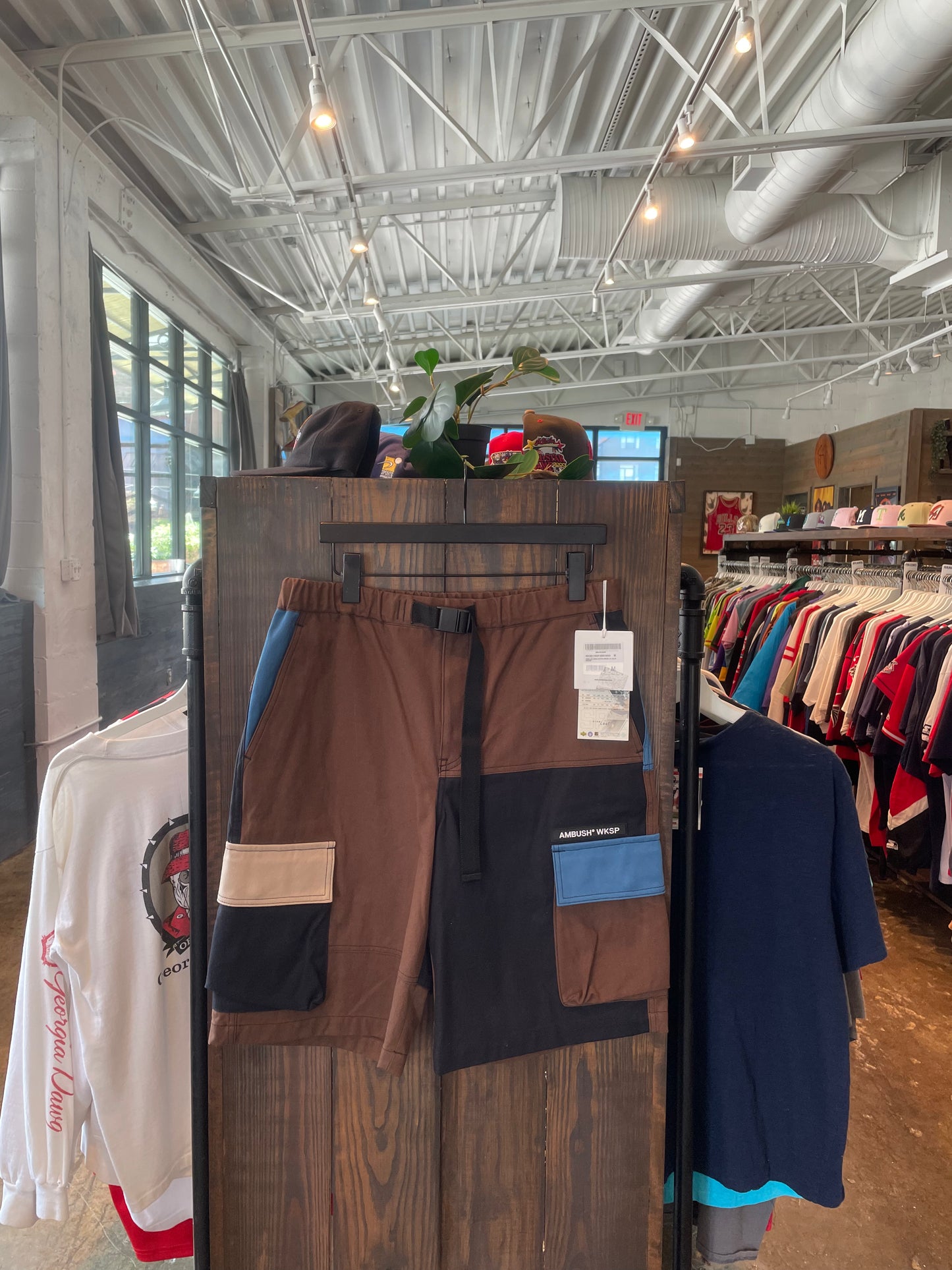 Ambush cargo shorts (34) brand new
