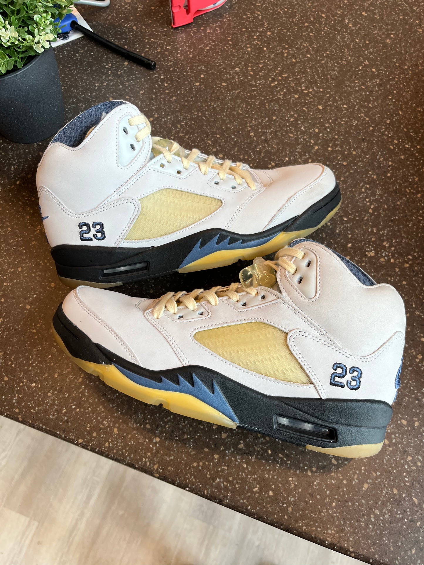 AJ5 A Ma Maniere (9) No Box