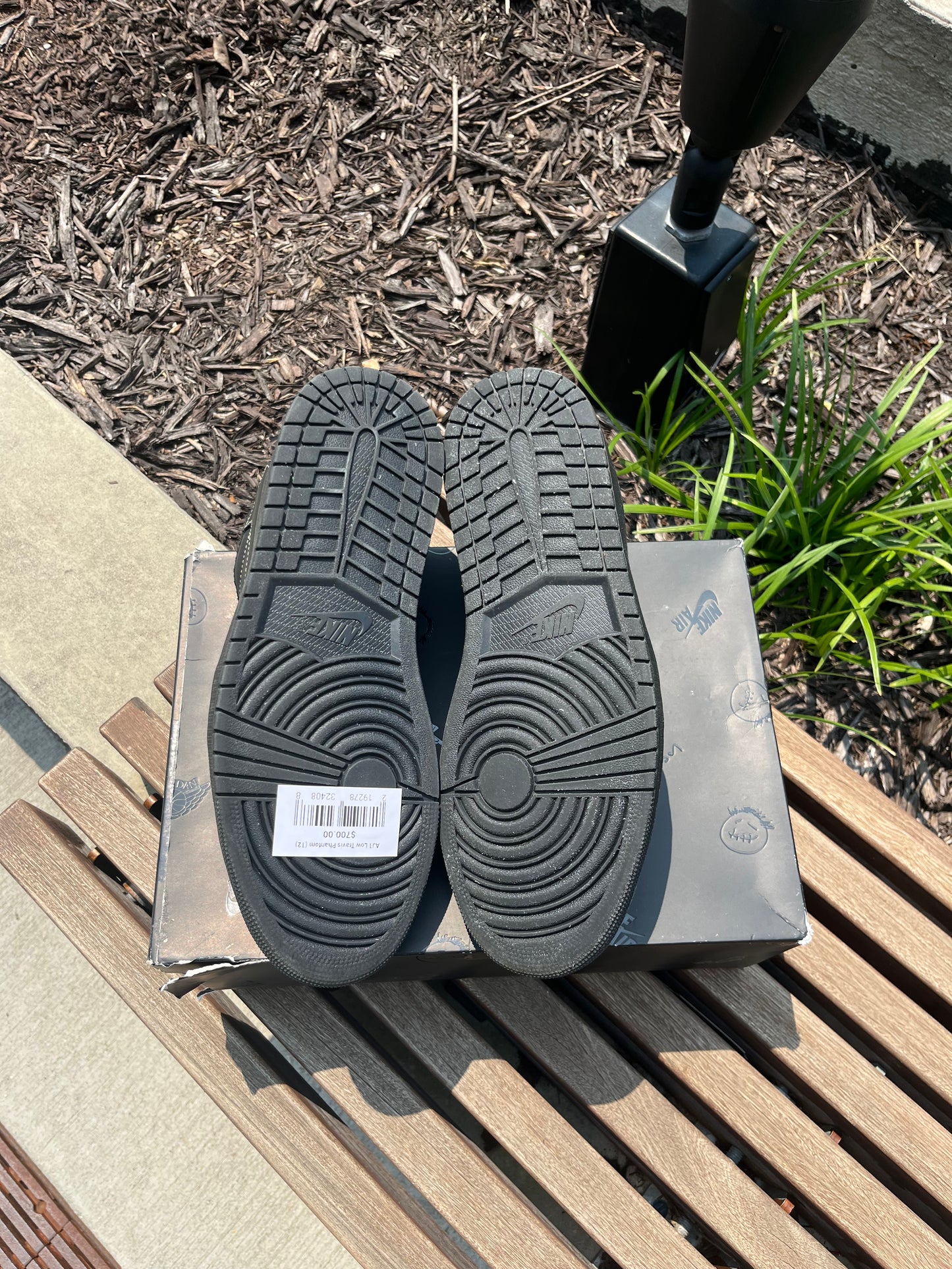 AJ1 Travis Scott Phantom (12)