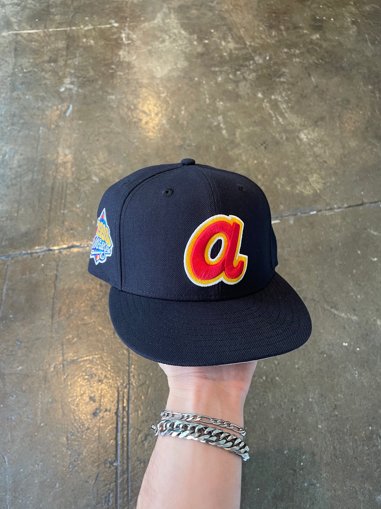 New Era Fitted Hat Braves (7 1/2) lightly worn