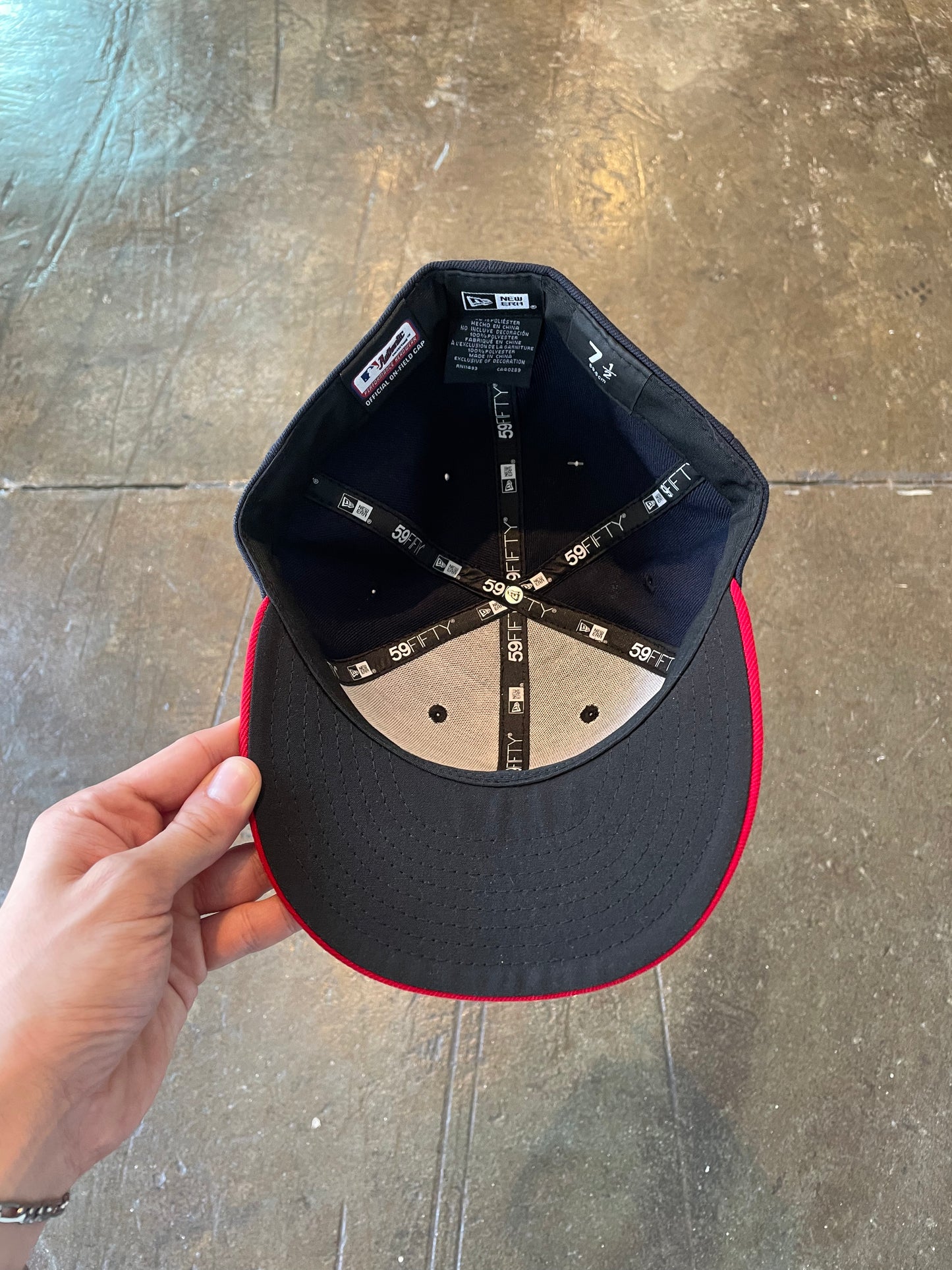New Era Fitted Hat Braves (7 1/2) Lightly Worn