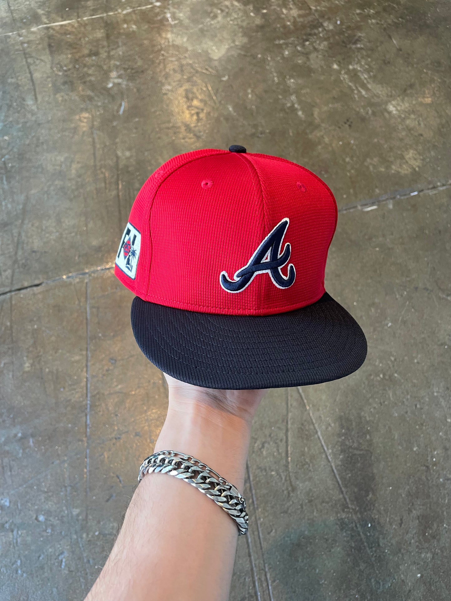 New Era Fitted Hat Braves (7 1/2) Lightly Worn
