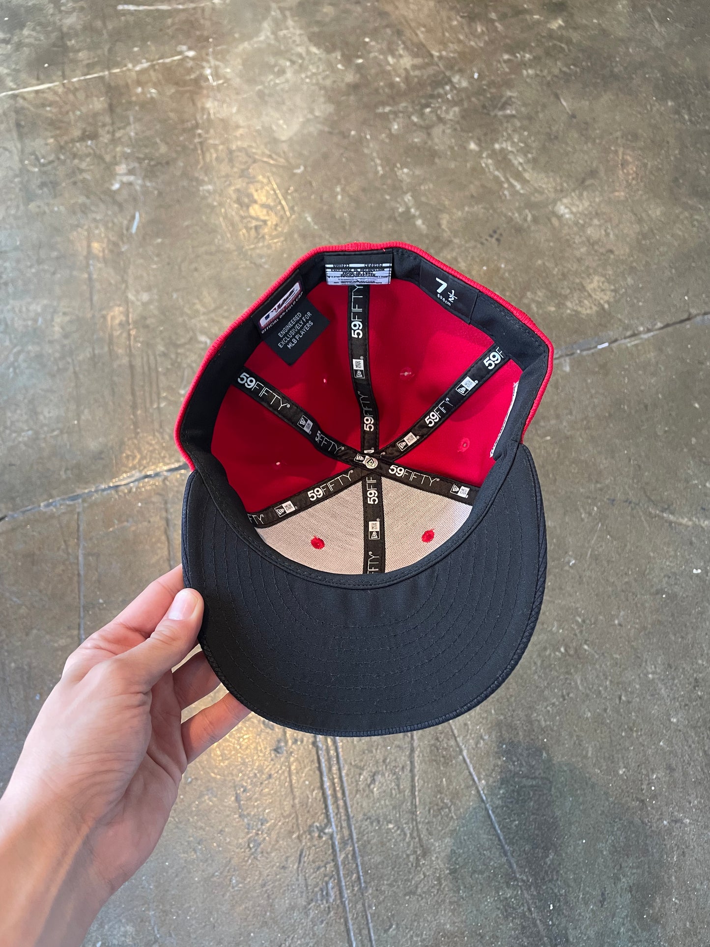 New Era Fitted Hat Braves (7 1/2) Lightly Worn