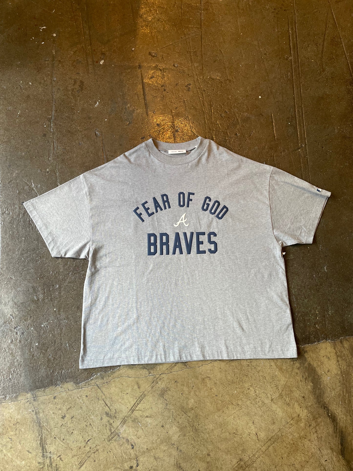 Fear of god essentials Atlanta Braves T-Shirt (XL) Brand New