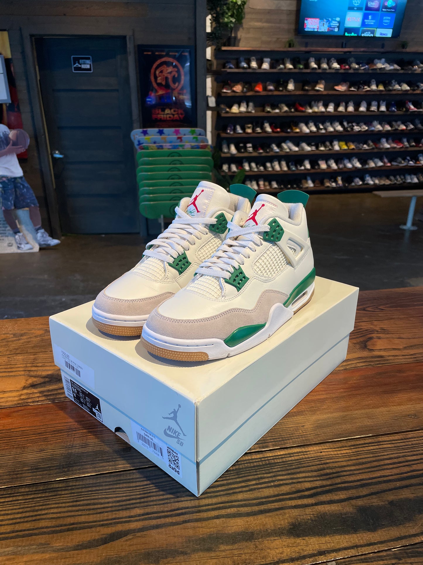 AJ4 Nike SB Pine Green (9.5) Lightly Worn