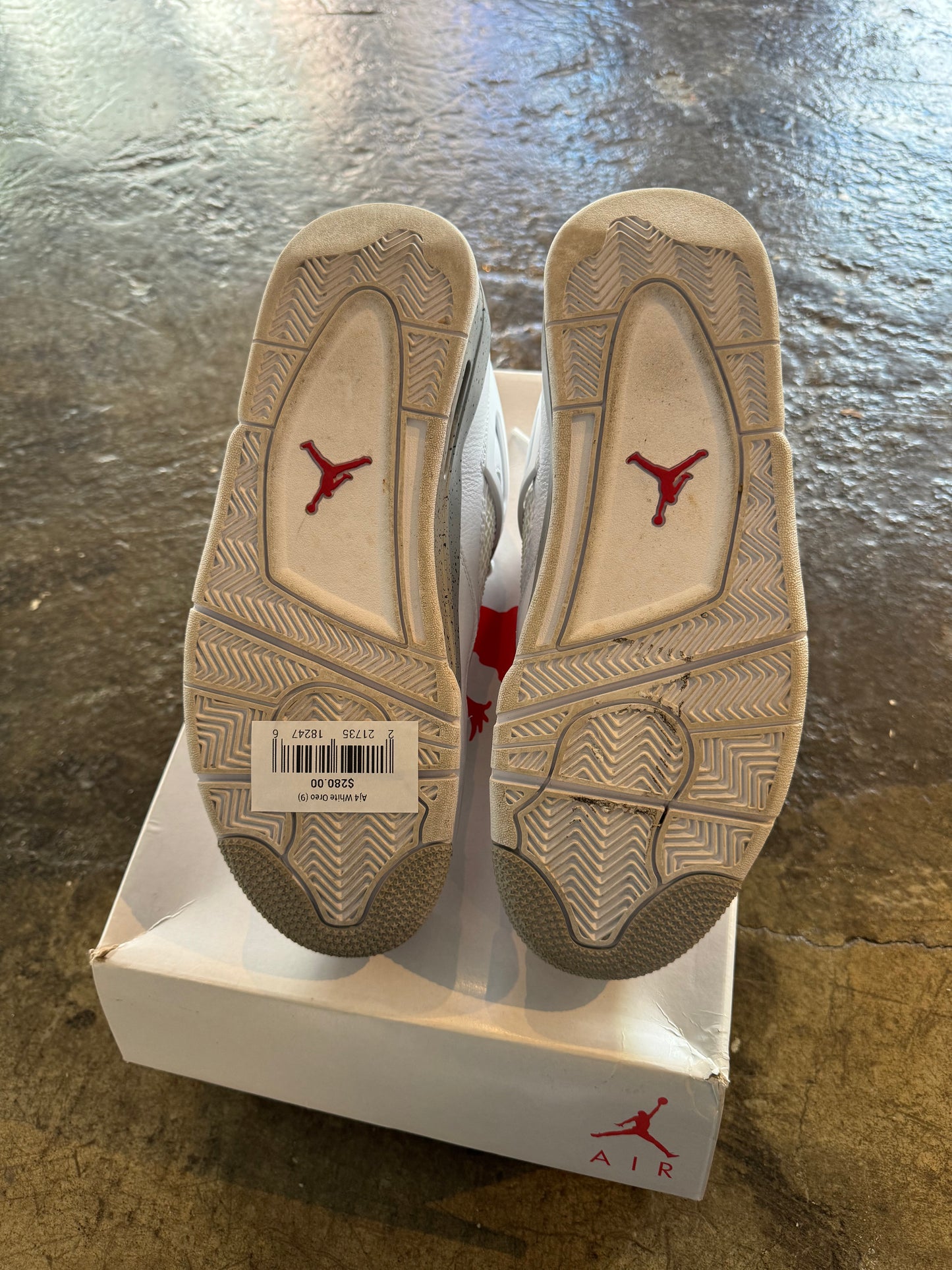 AJ4 white Oreo size 9 used