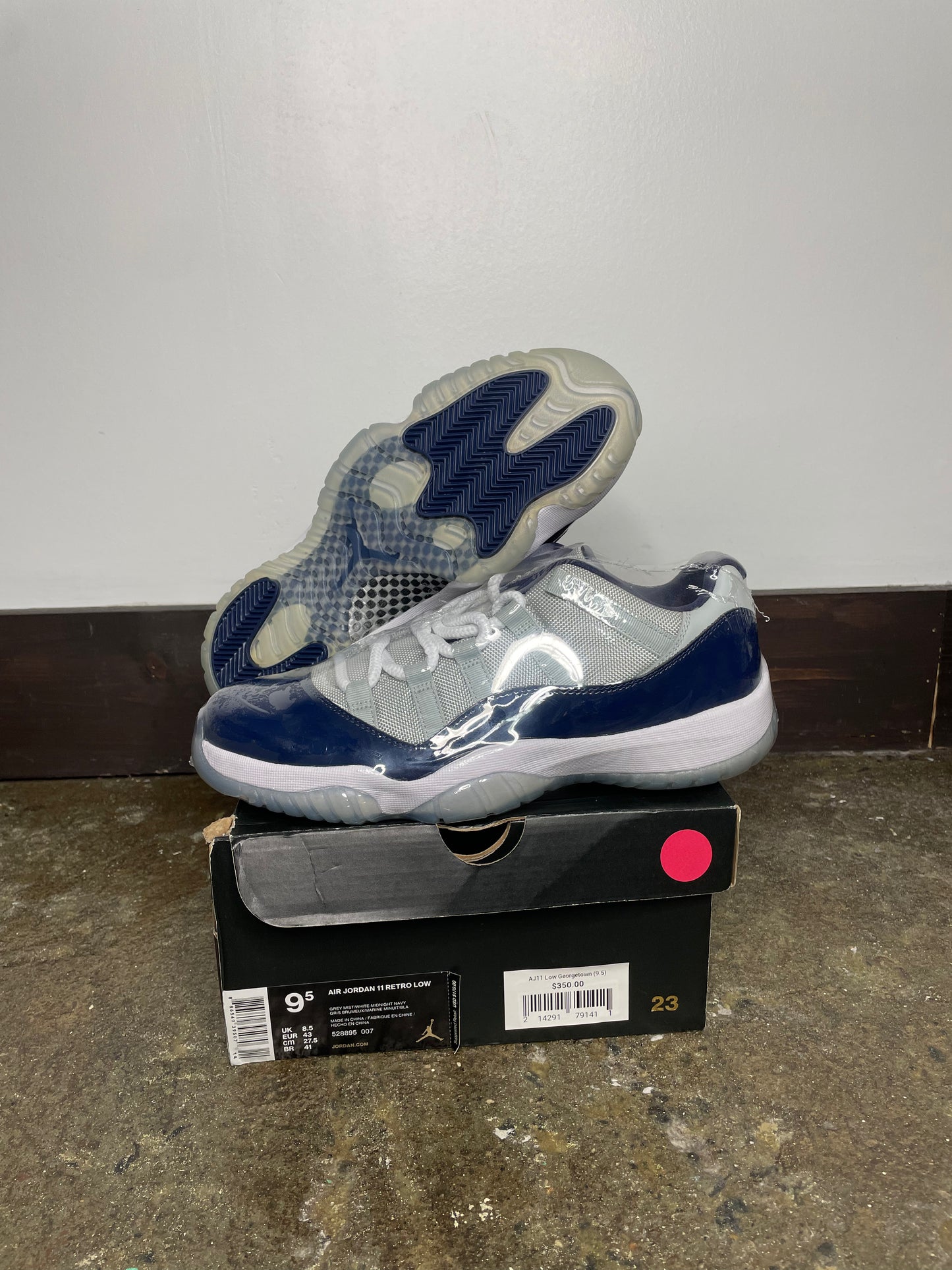 Air Jordan 11 Low Georgetown (9.5) DS