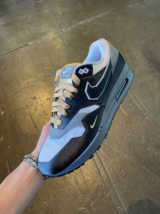 Nike AM1 DotSwoosh Big Head (10.5) Brand New