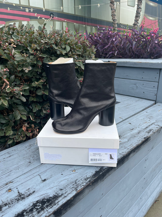 Maison Margiela Leather Tabi Ankle Boots (41)