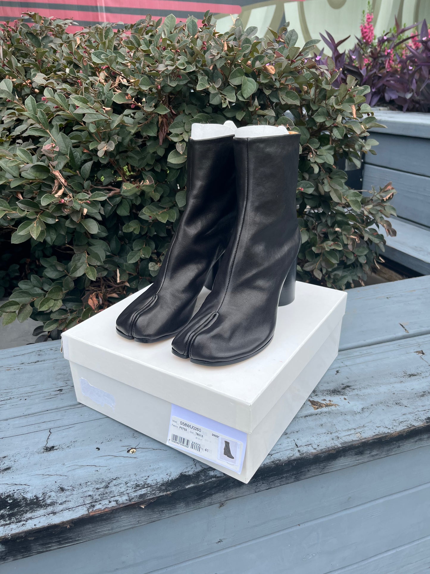 Maison Margiela Leather Tabi Ankle Boots (41)