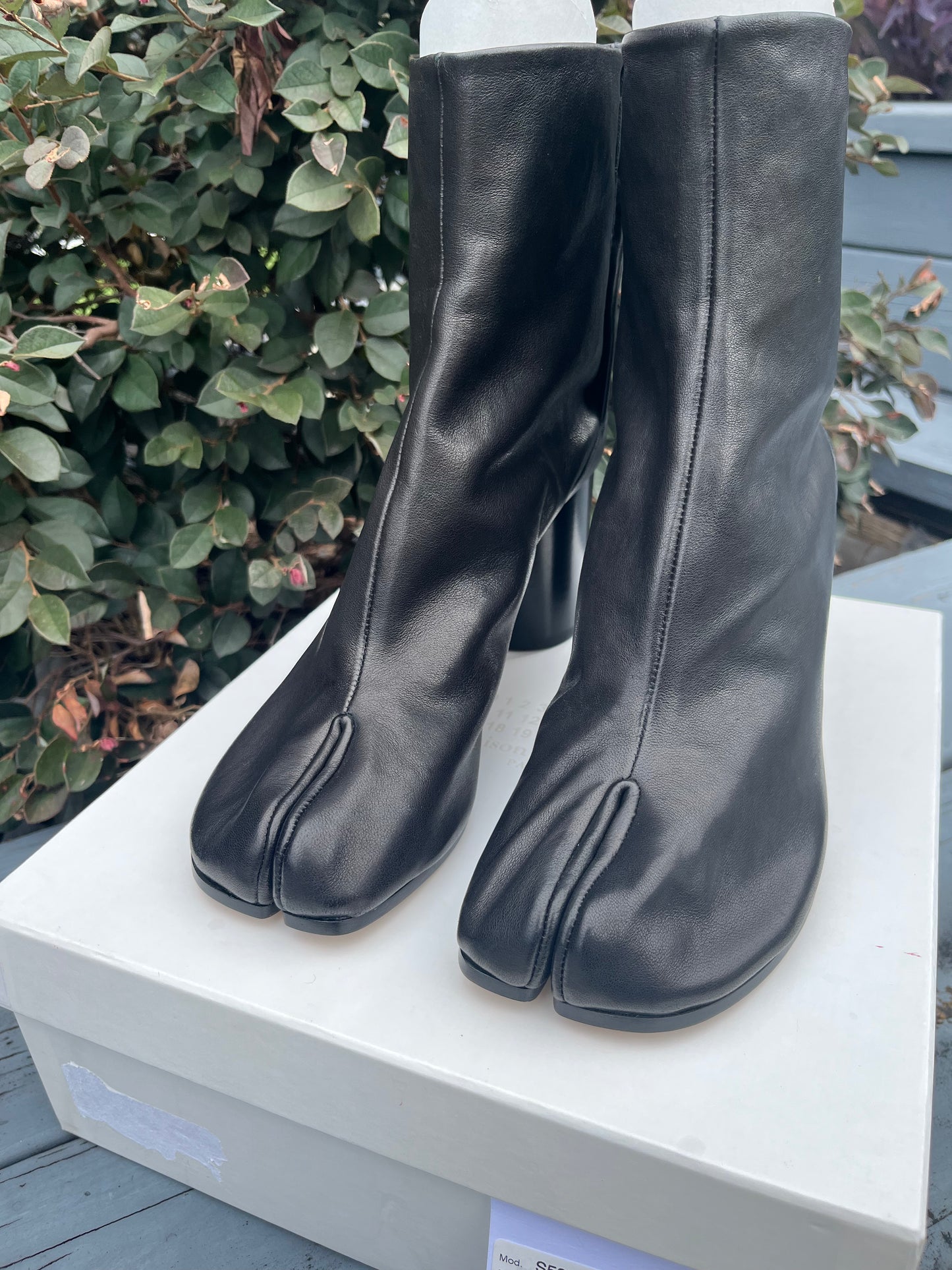 Maison Margiela Leather Tabi Ankle Boots (41)
