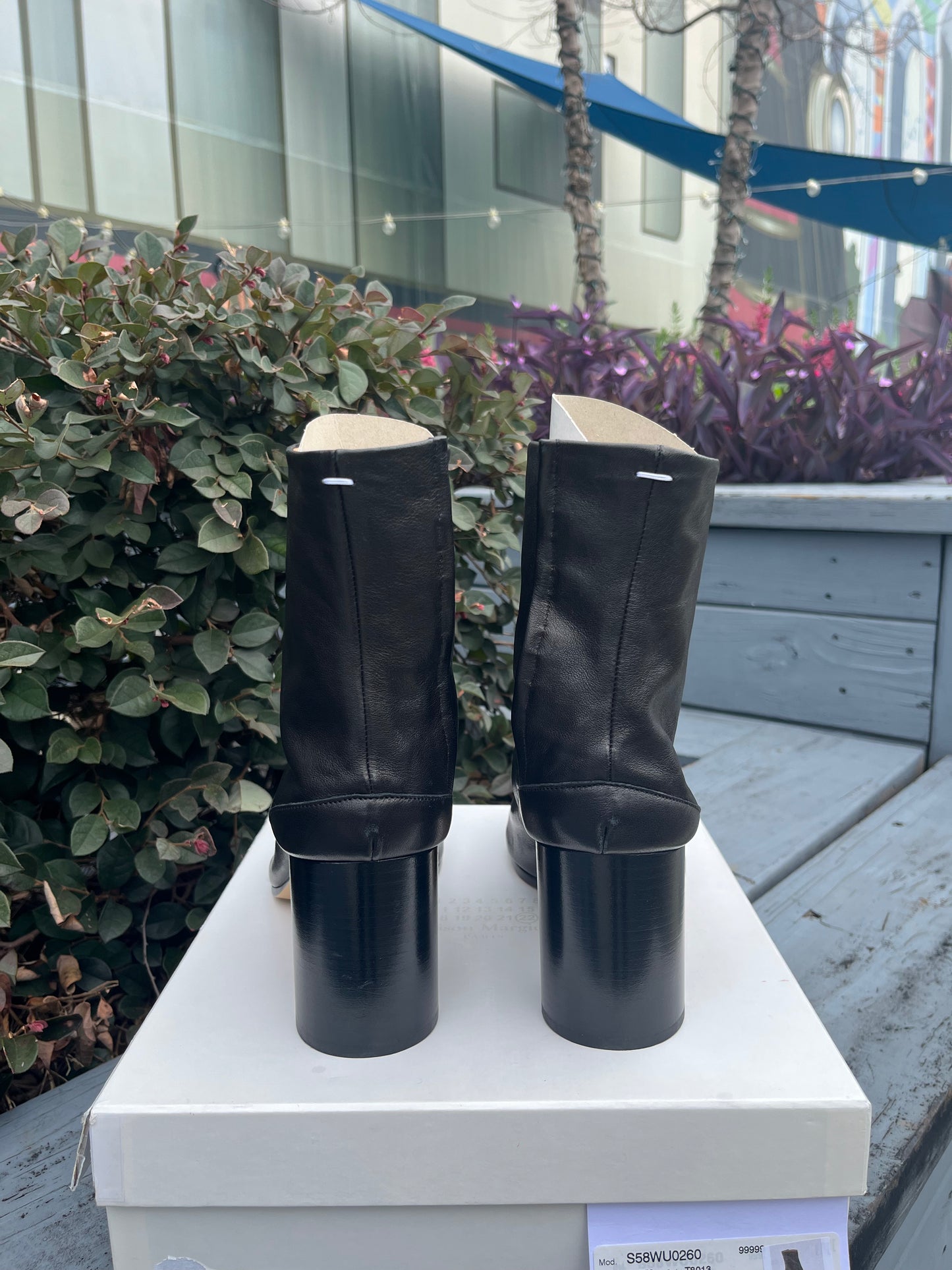 Maison Margiela Leather Tabi Ankle Boots (41)
