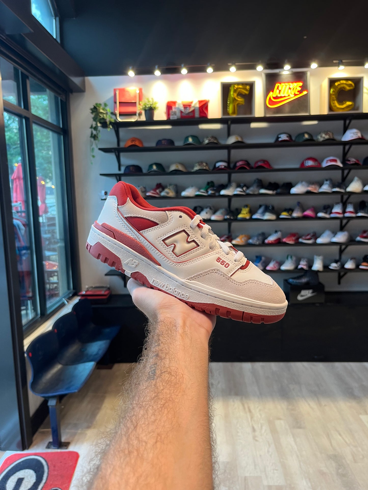 NB 550 White/Red (6.5)
