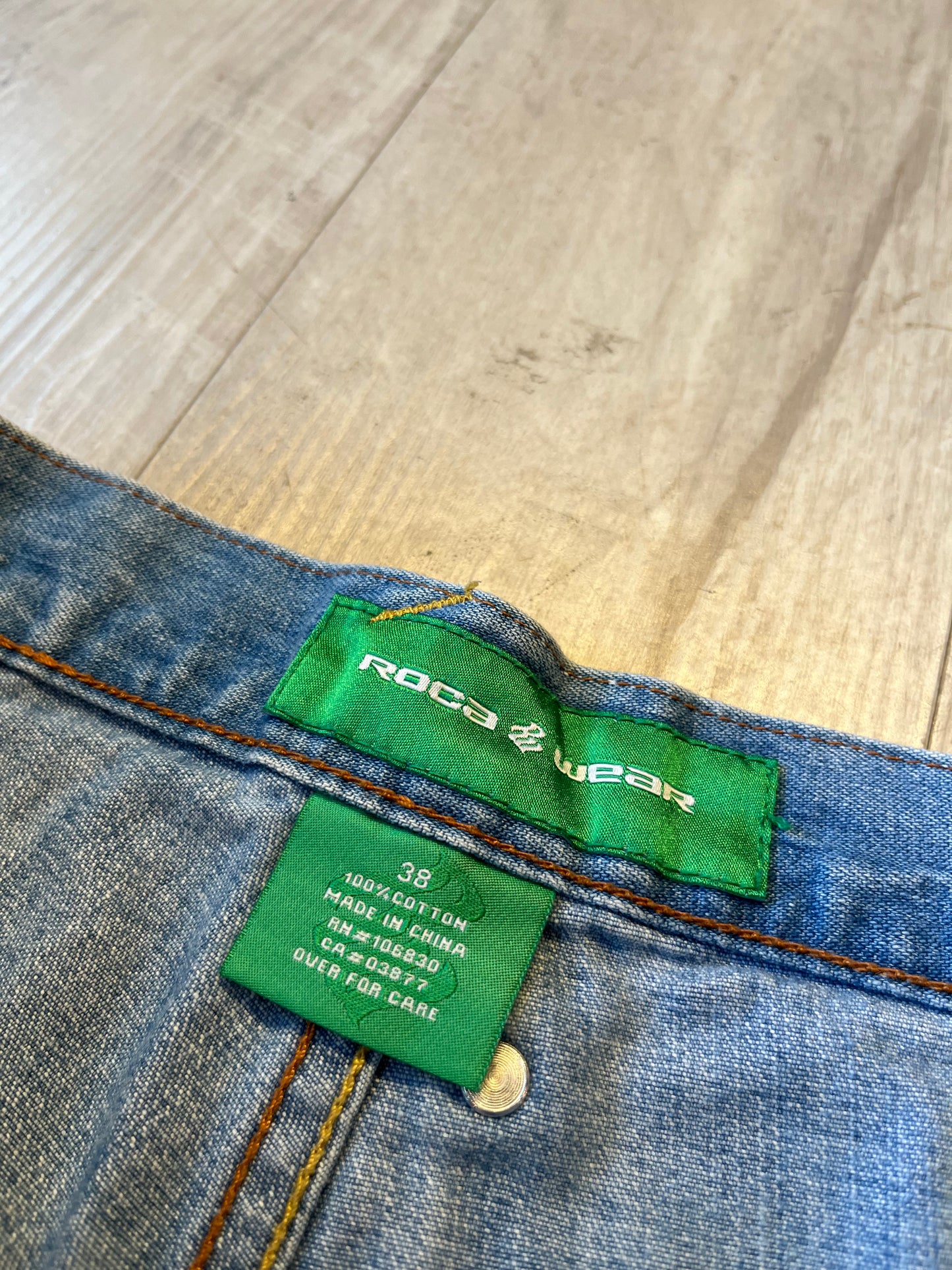 Y2K Rocawear Denim Shorts (38)