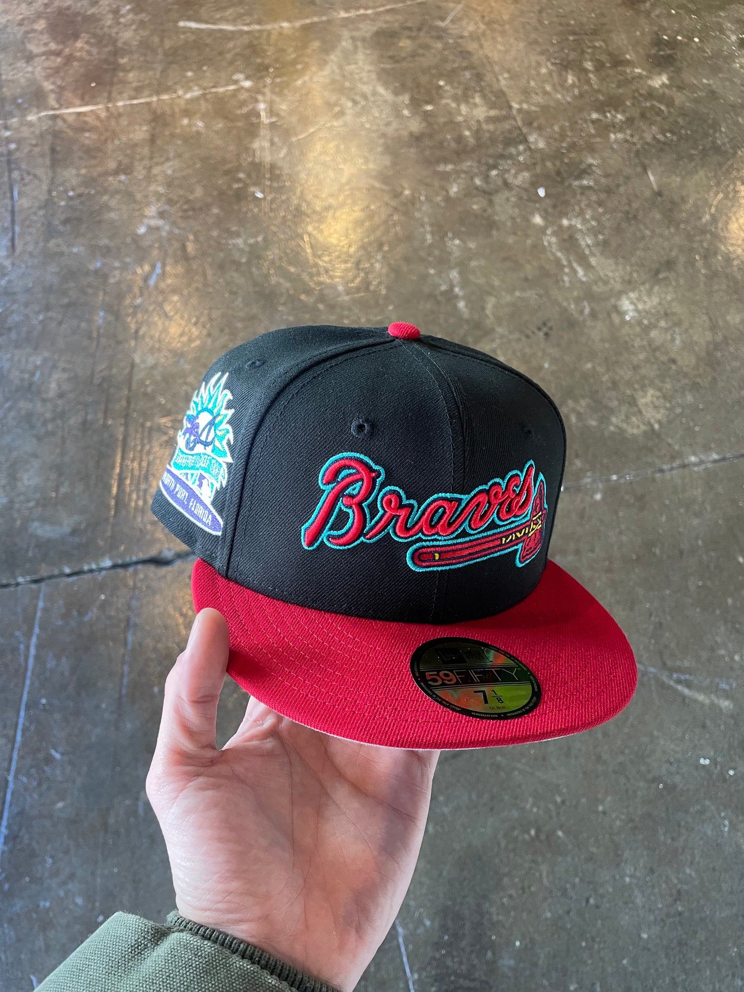 New era fitted Braves (7 1/8) Brand New