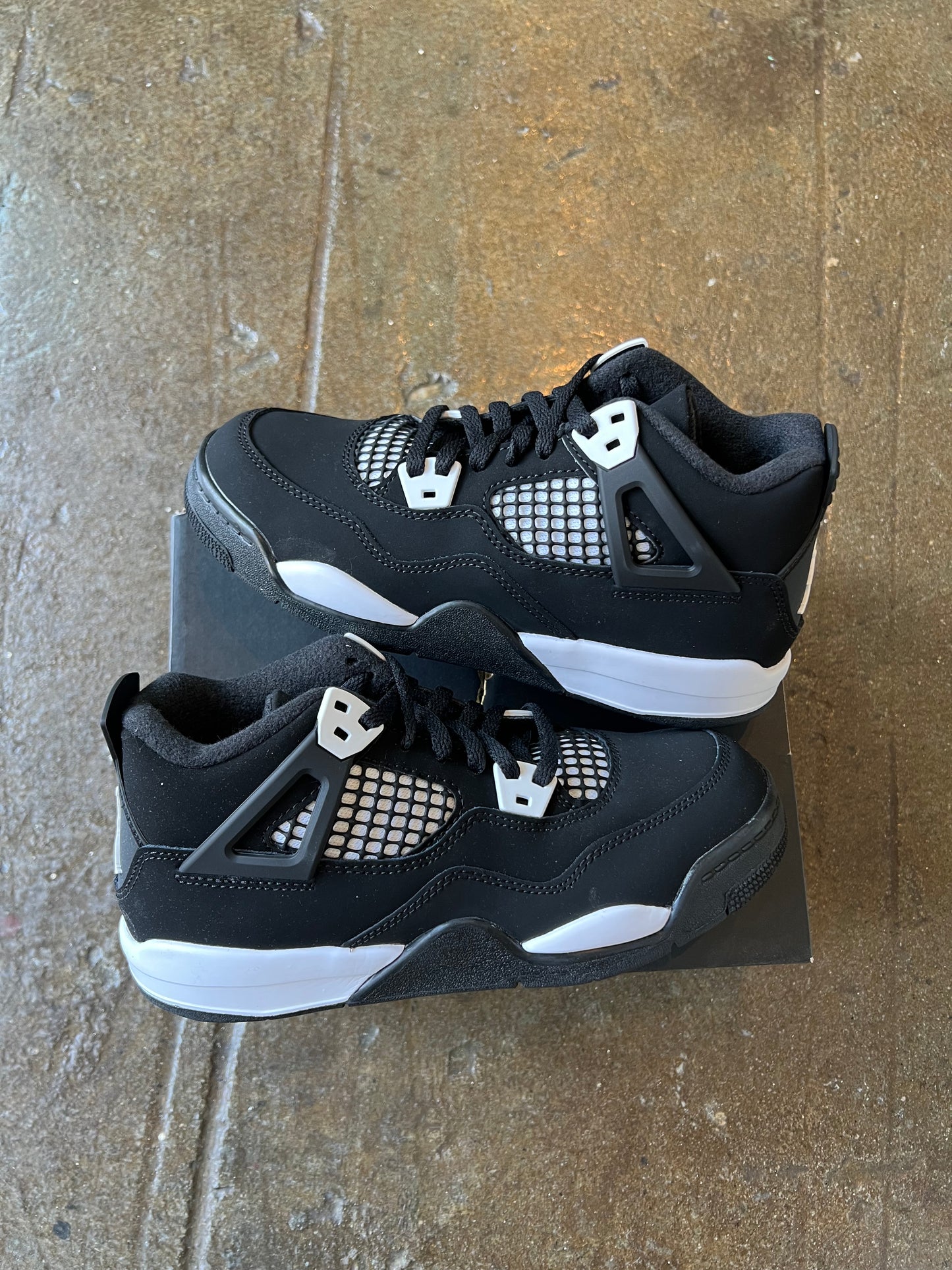 AJ4 White Thunder (3Y)
