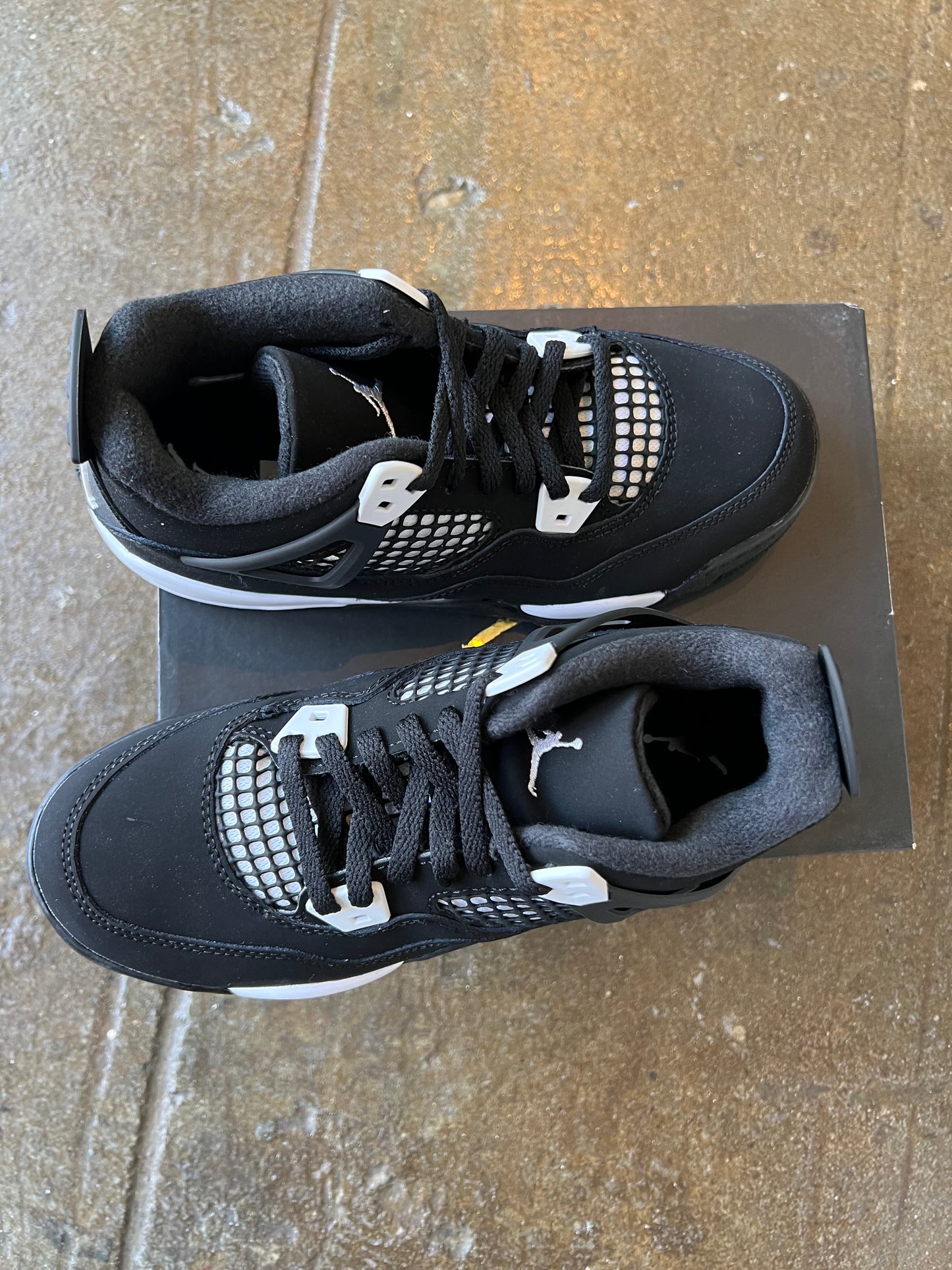 AJ4 White Thunder (3Y)