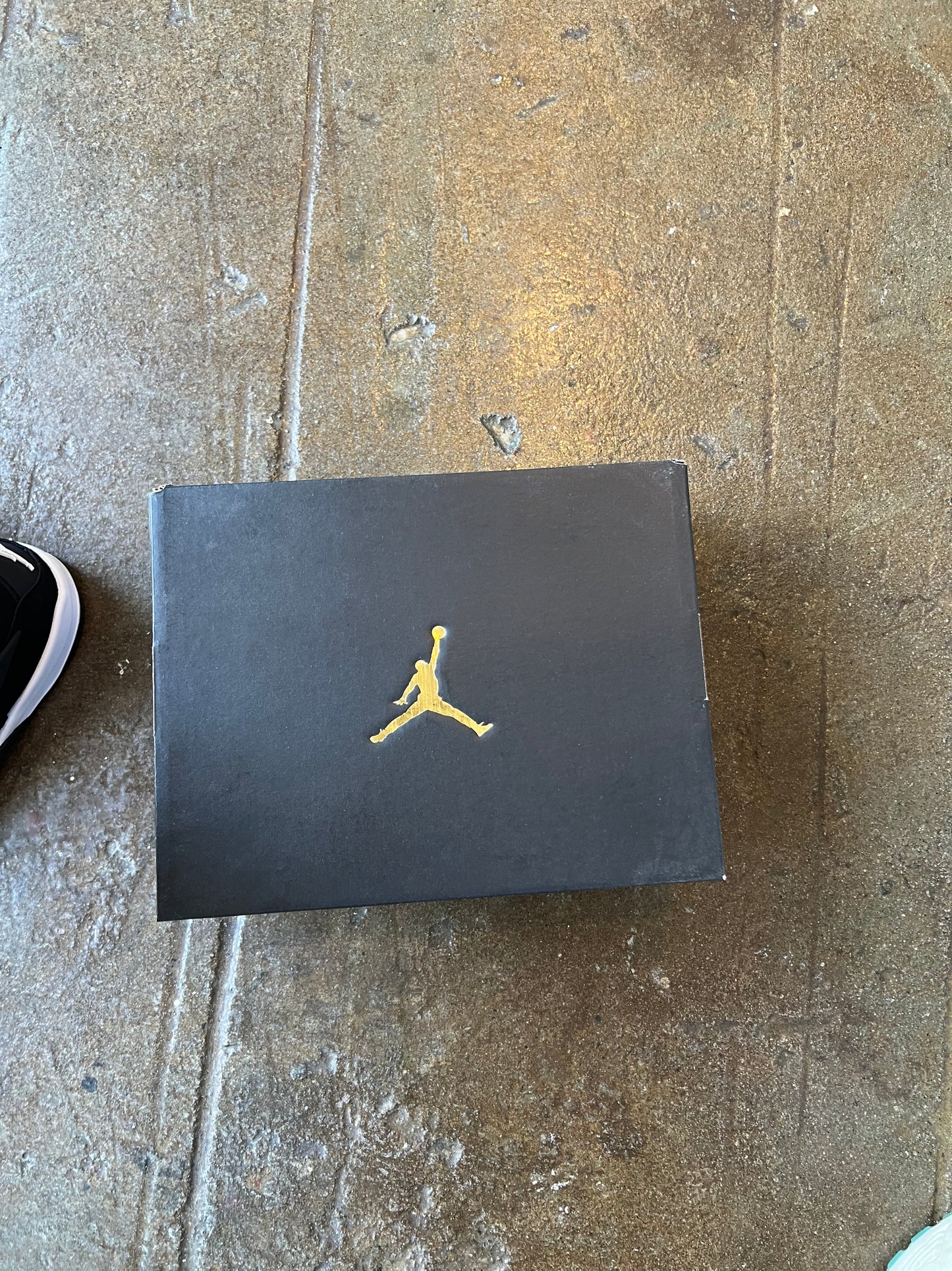 AJ4 White Thunder (3Y)
