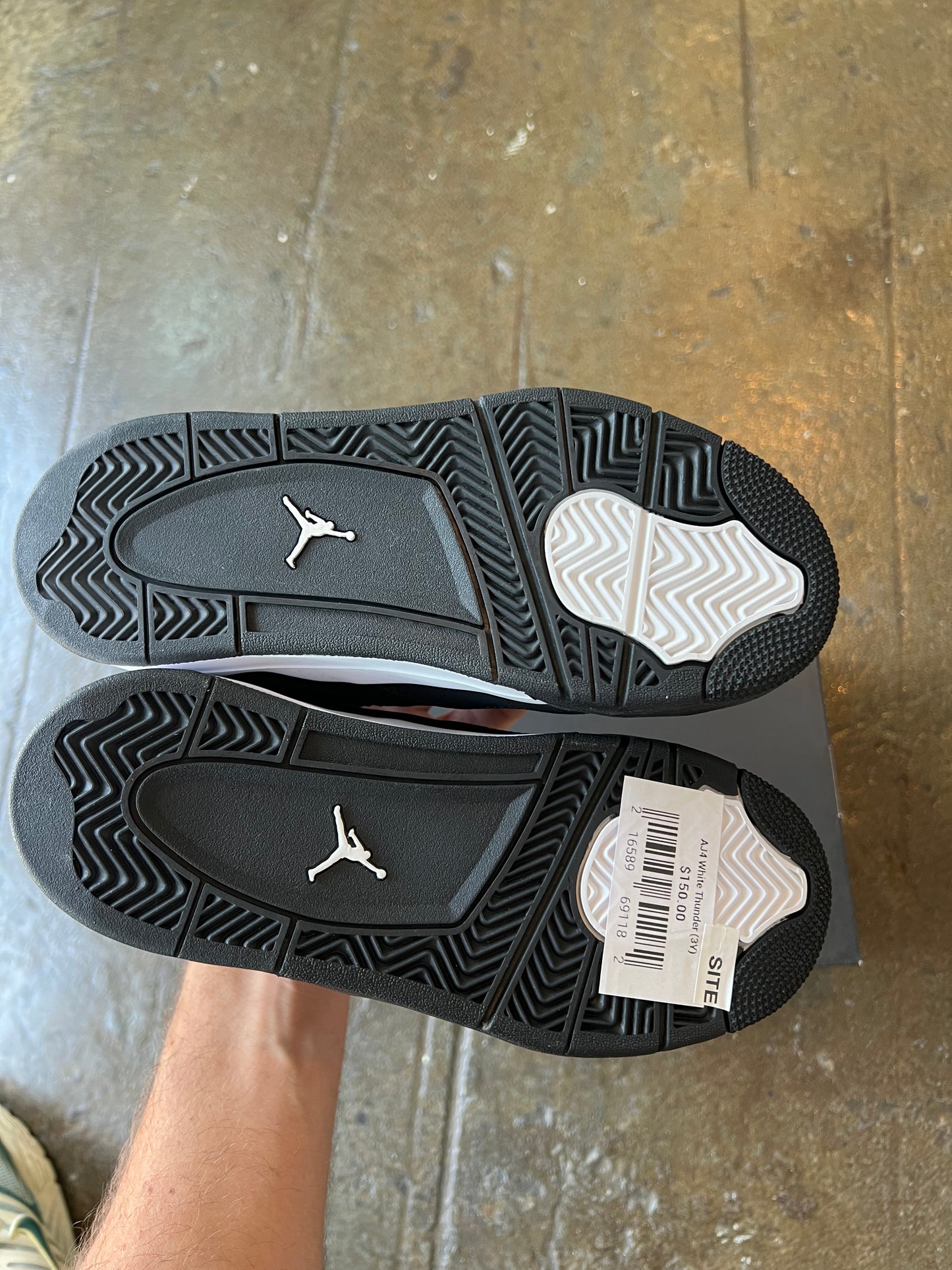 AJ4 White Thunder (3Y)