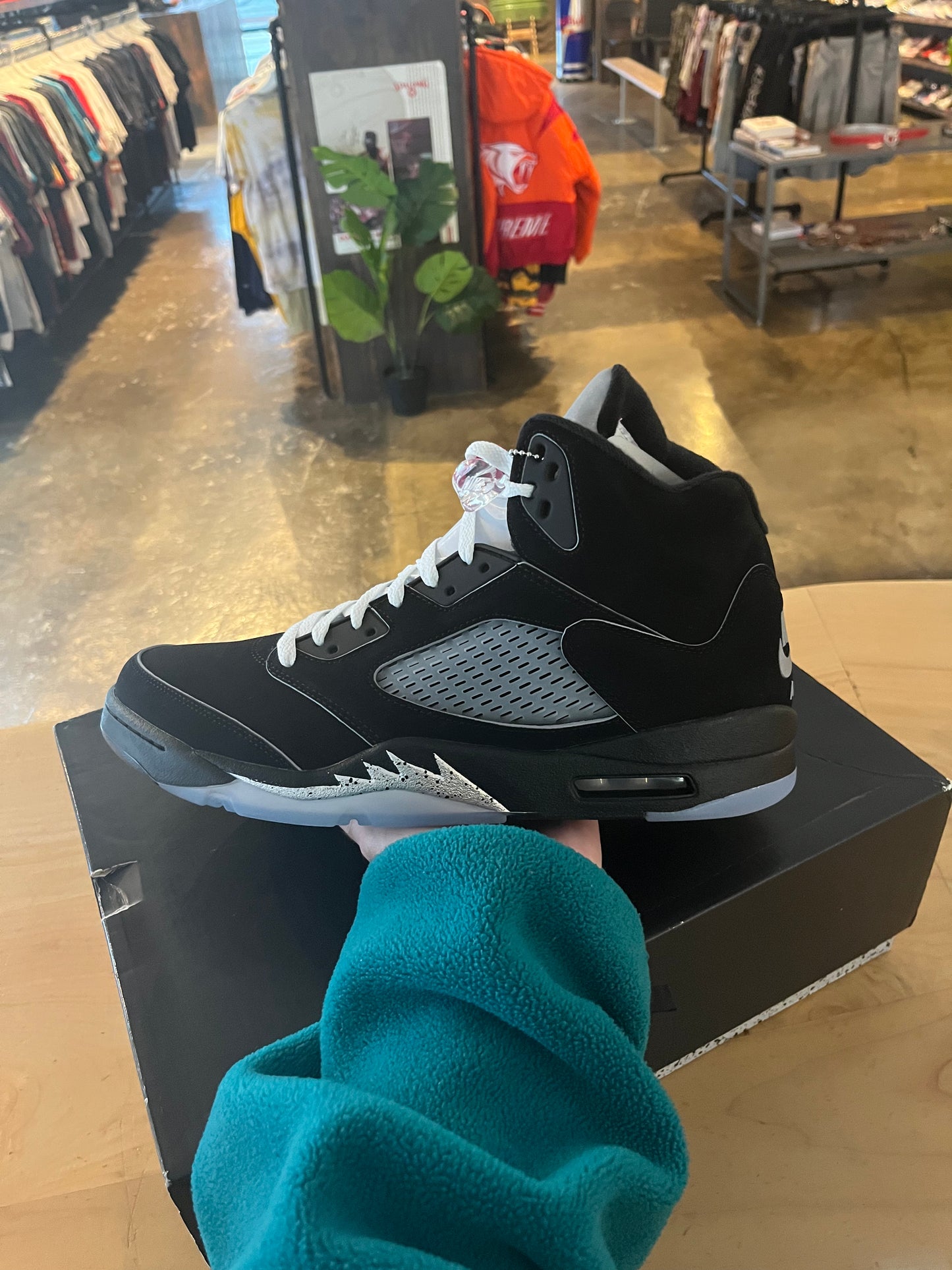 AJ5 Black Metallic (13)