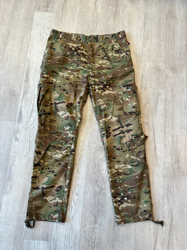 Camo Cargo Pants (38)