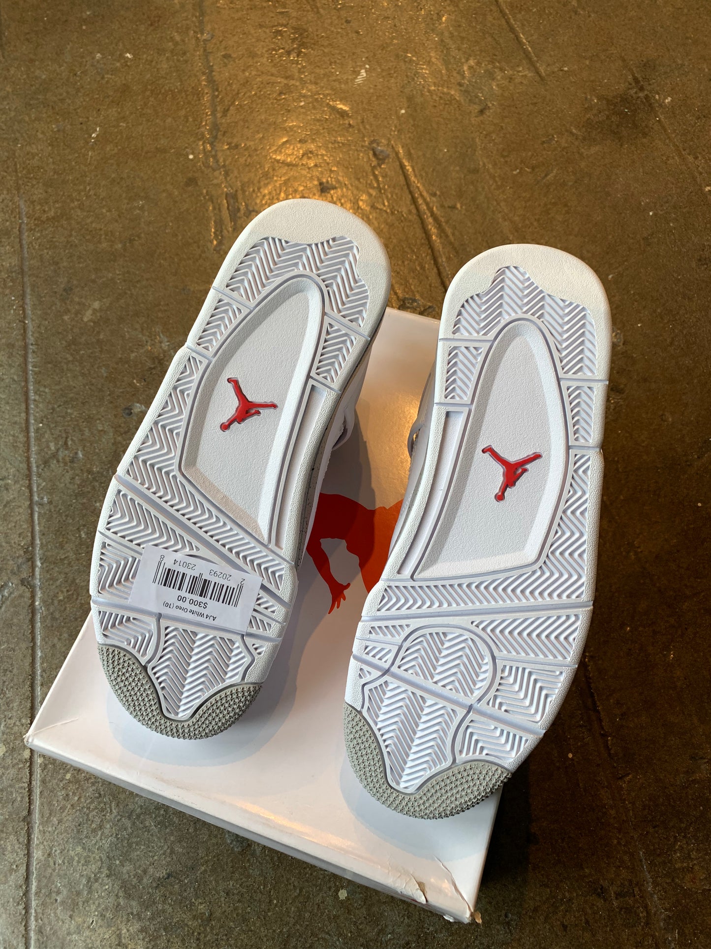 AJ4 White Oreo (10) Lightly Worn