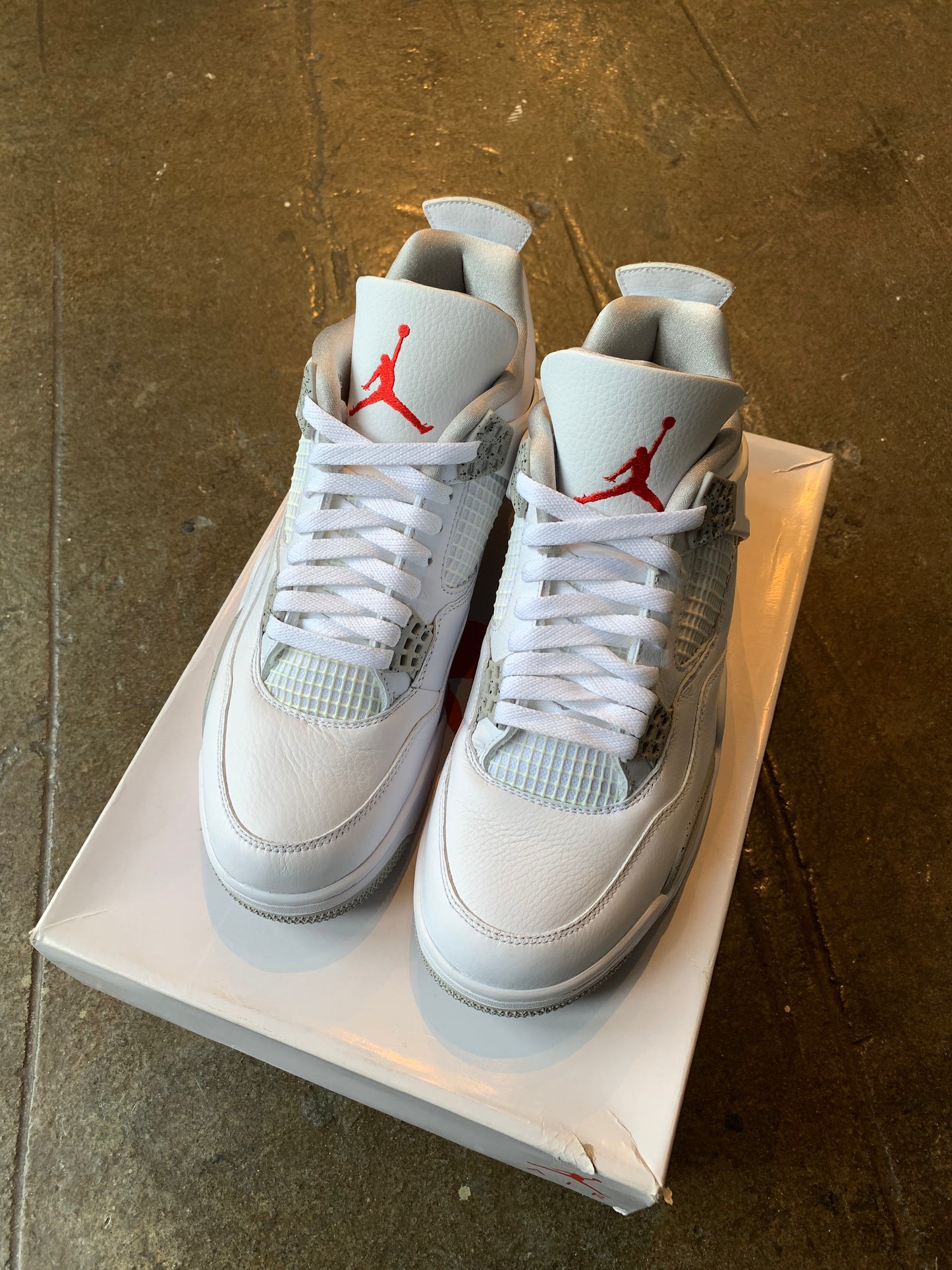 AJ4 White Oreo (10) Lightly Worn