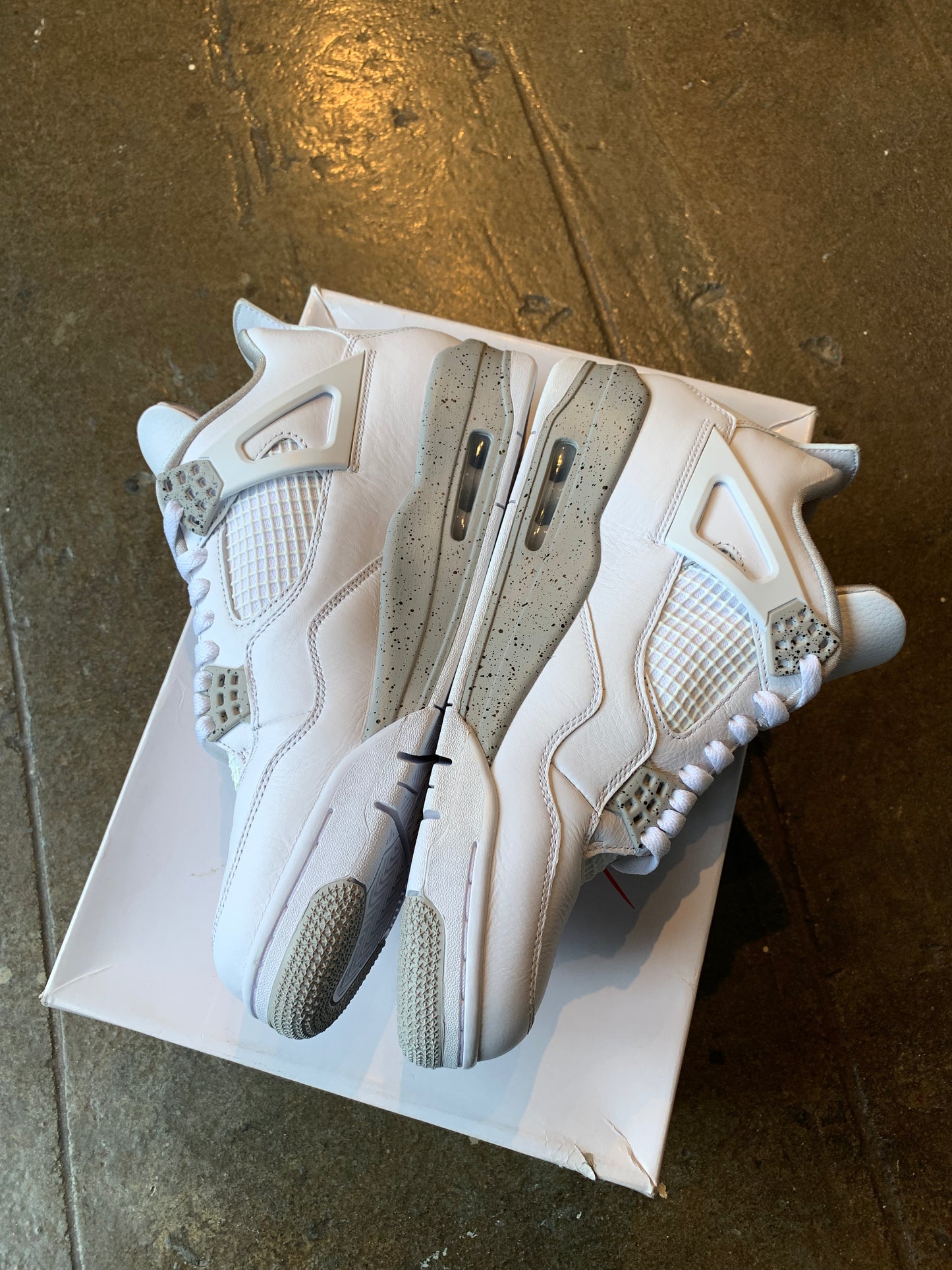 AJ4 White Oreo (10) Lightly Worn