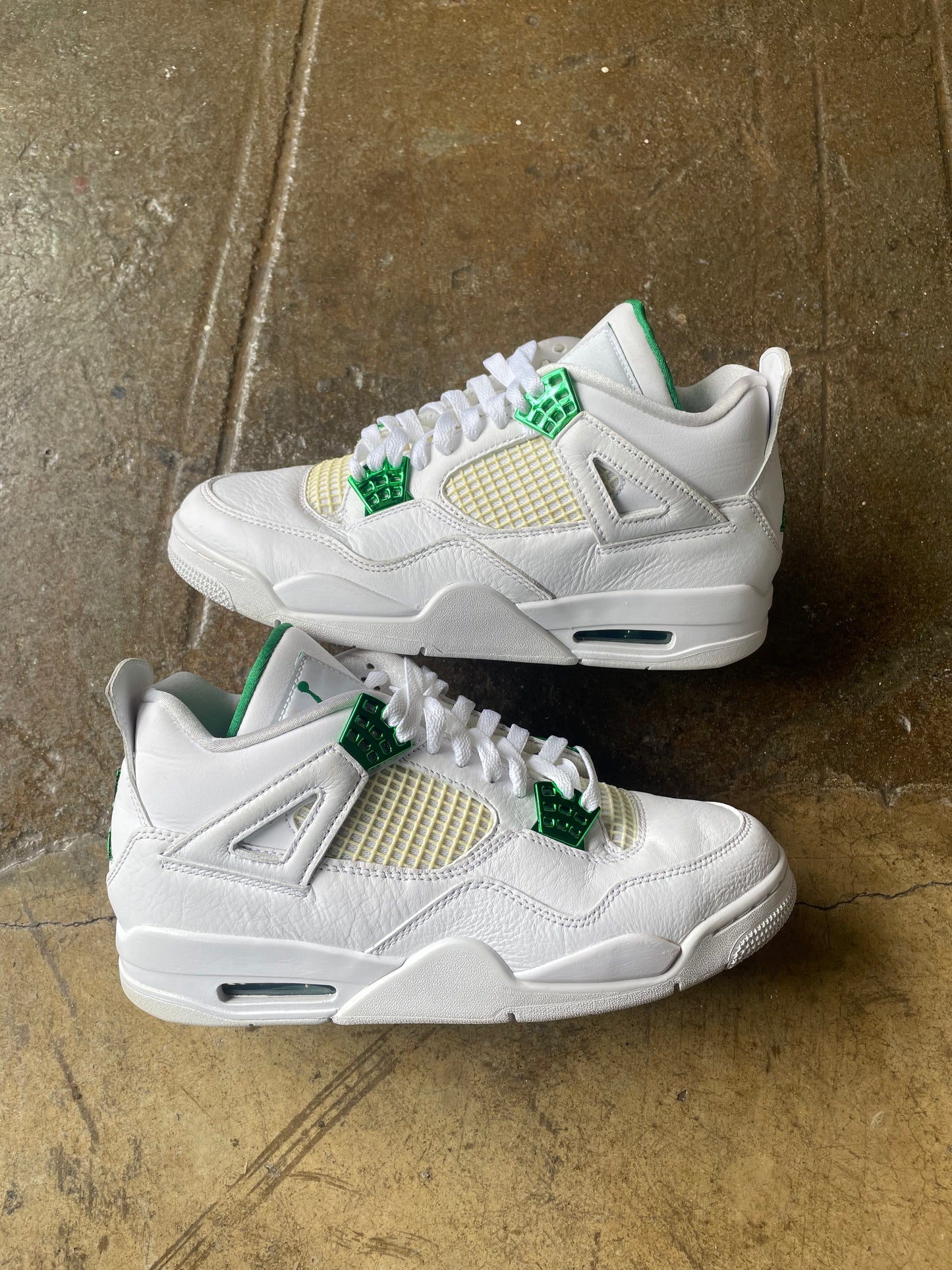 AJ4 Metallic Green (8.5) No Box