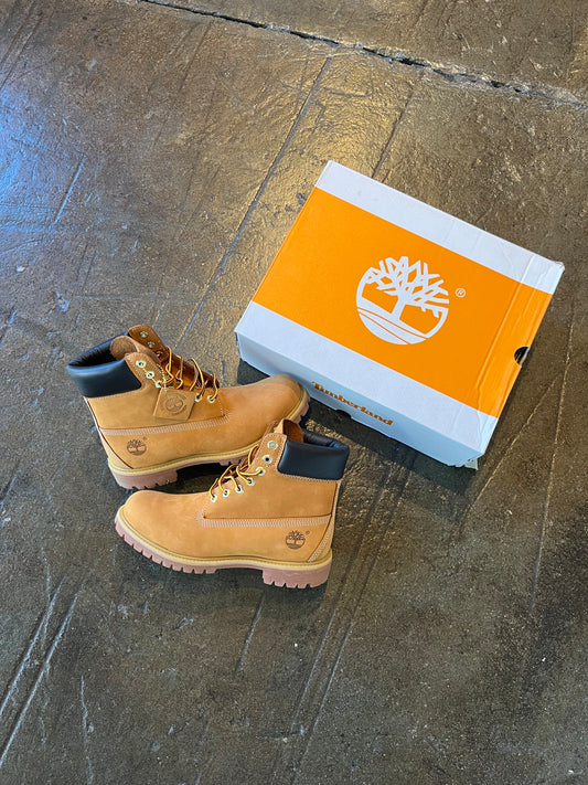 Timberland 6 Inch Boot (8.5)