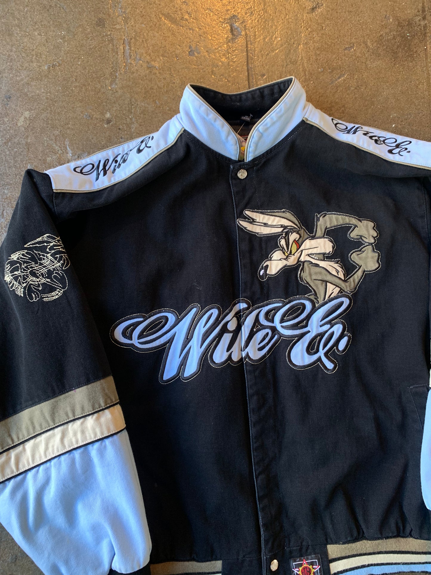 Vtg Wile E Coyote Racing Jacket (XXL) Worn