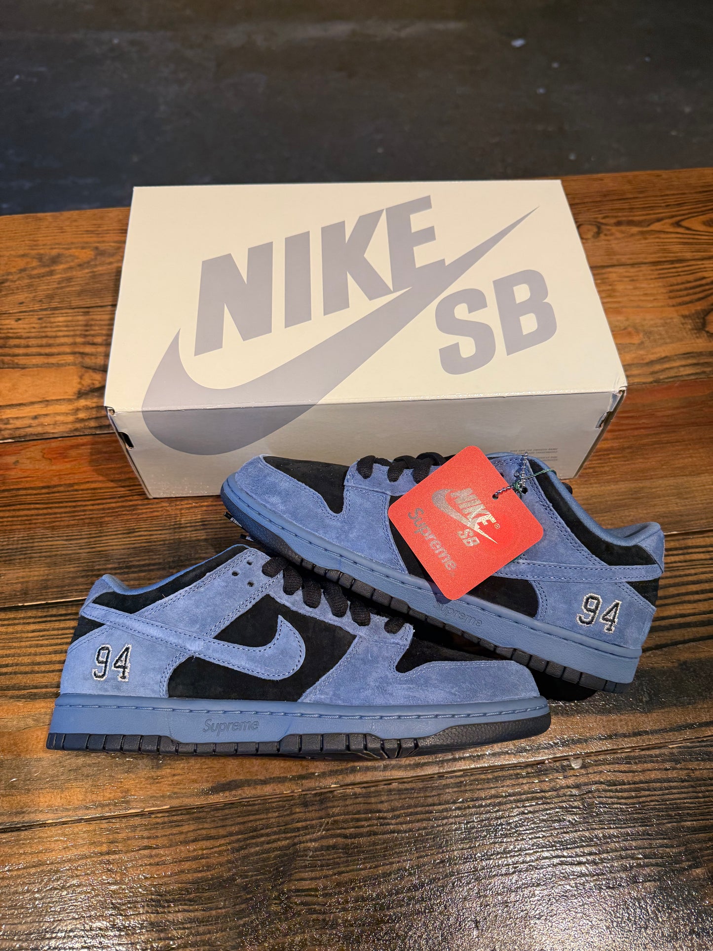 Supreme Dunk Low (8.5)
