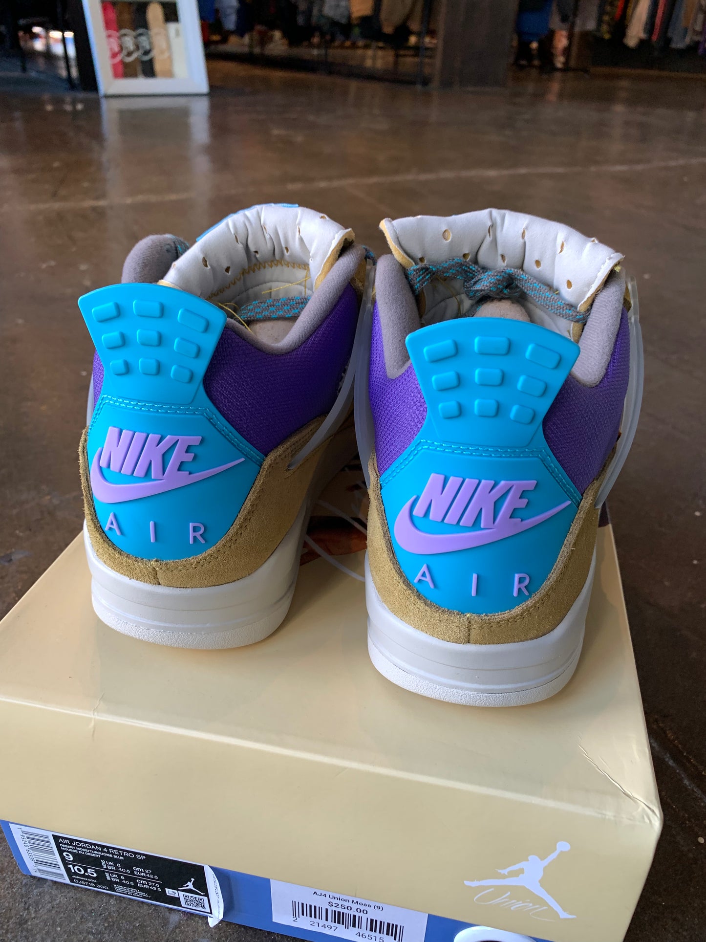 AJ4 Union Moss (9) Lightly Used