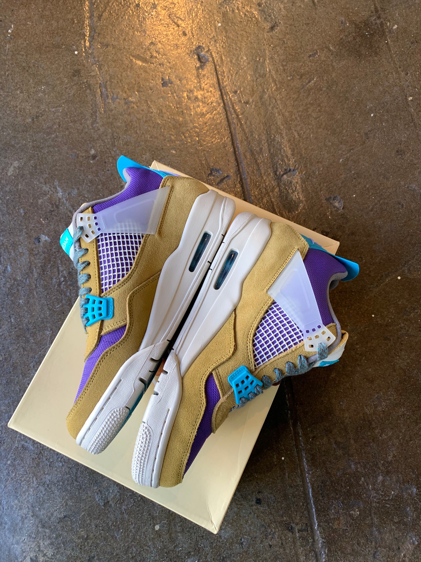 AJ4 Union Moss (9) Lightly Used