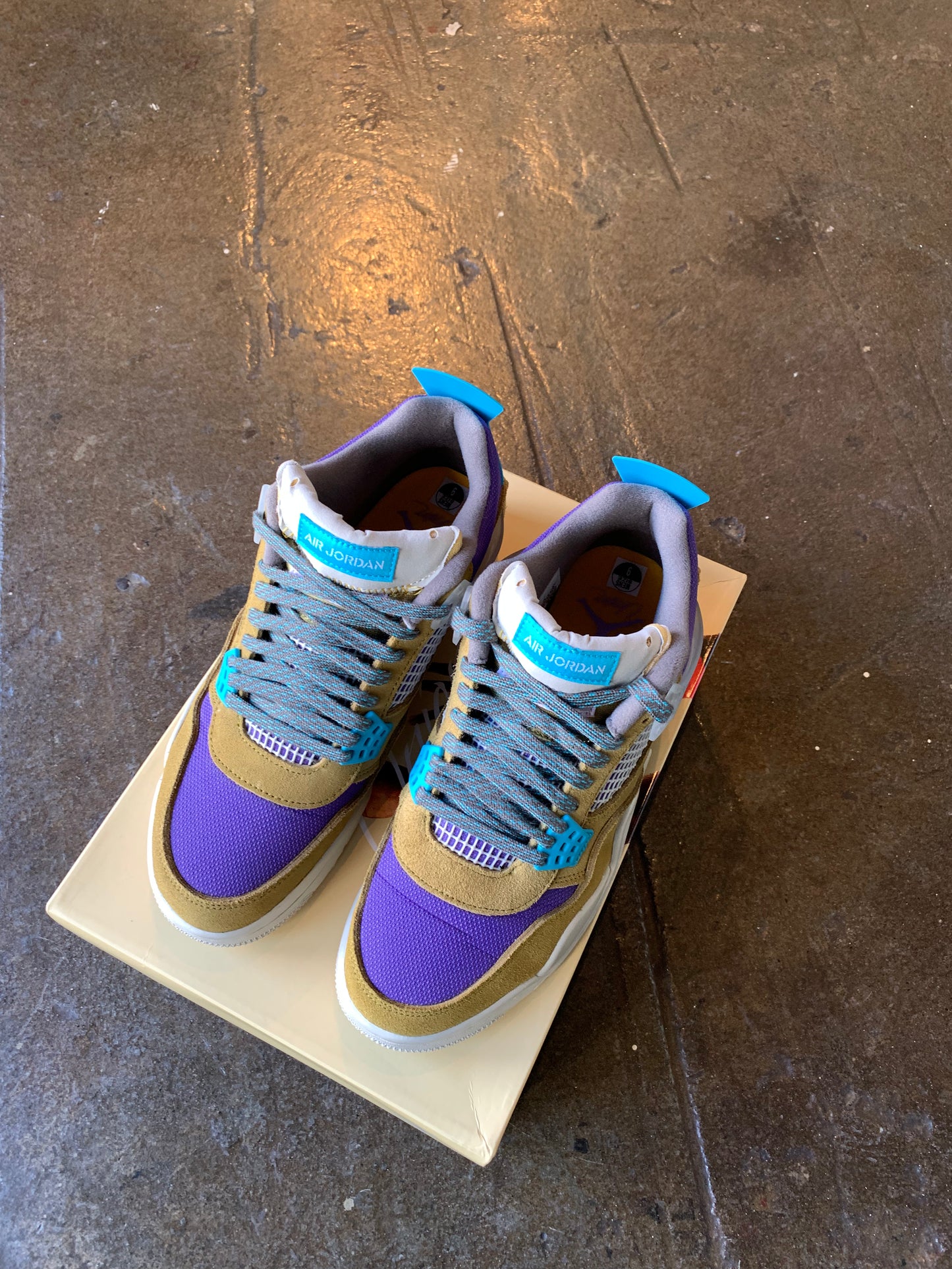 AJ4 Union Moss (9) Lightly Used