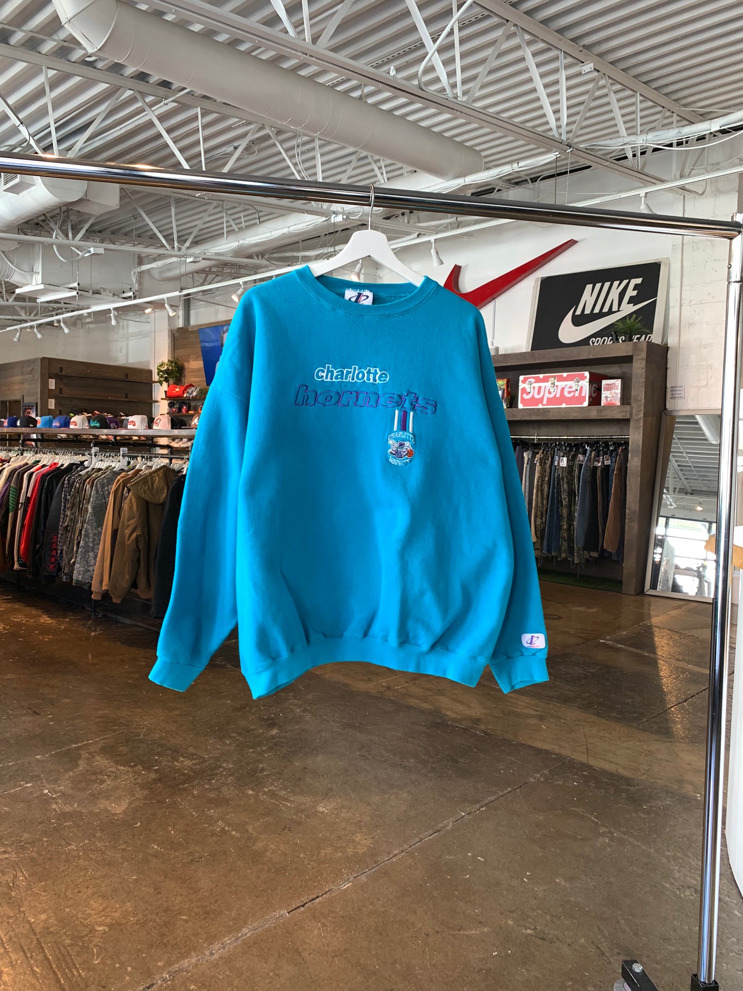 Vtg Charlotte Hornets Crewneck (XL)