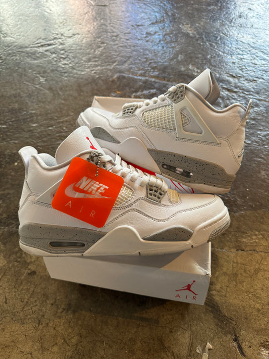 AJ4 white Oreo size 9 used