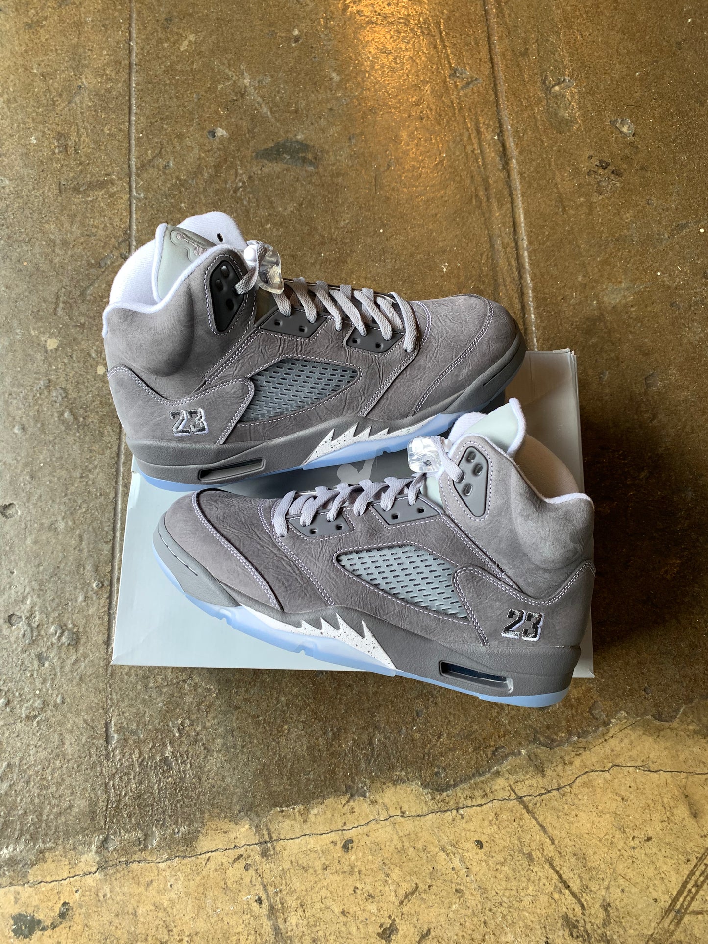 AJ5 Wolf Grey (10) DS