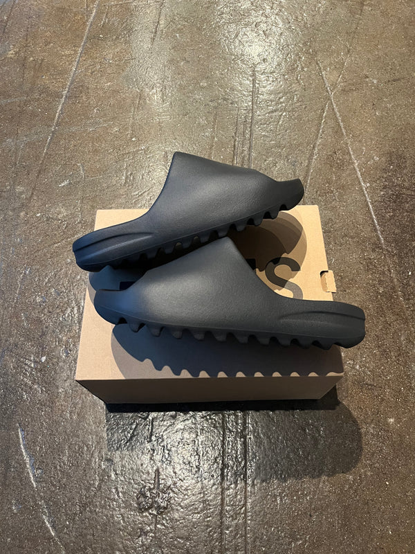 Yeezy Slide Onyx (9)