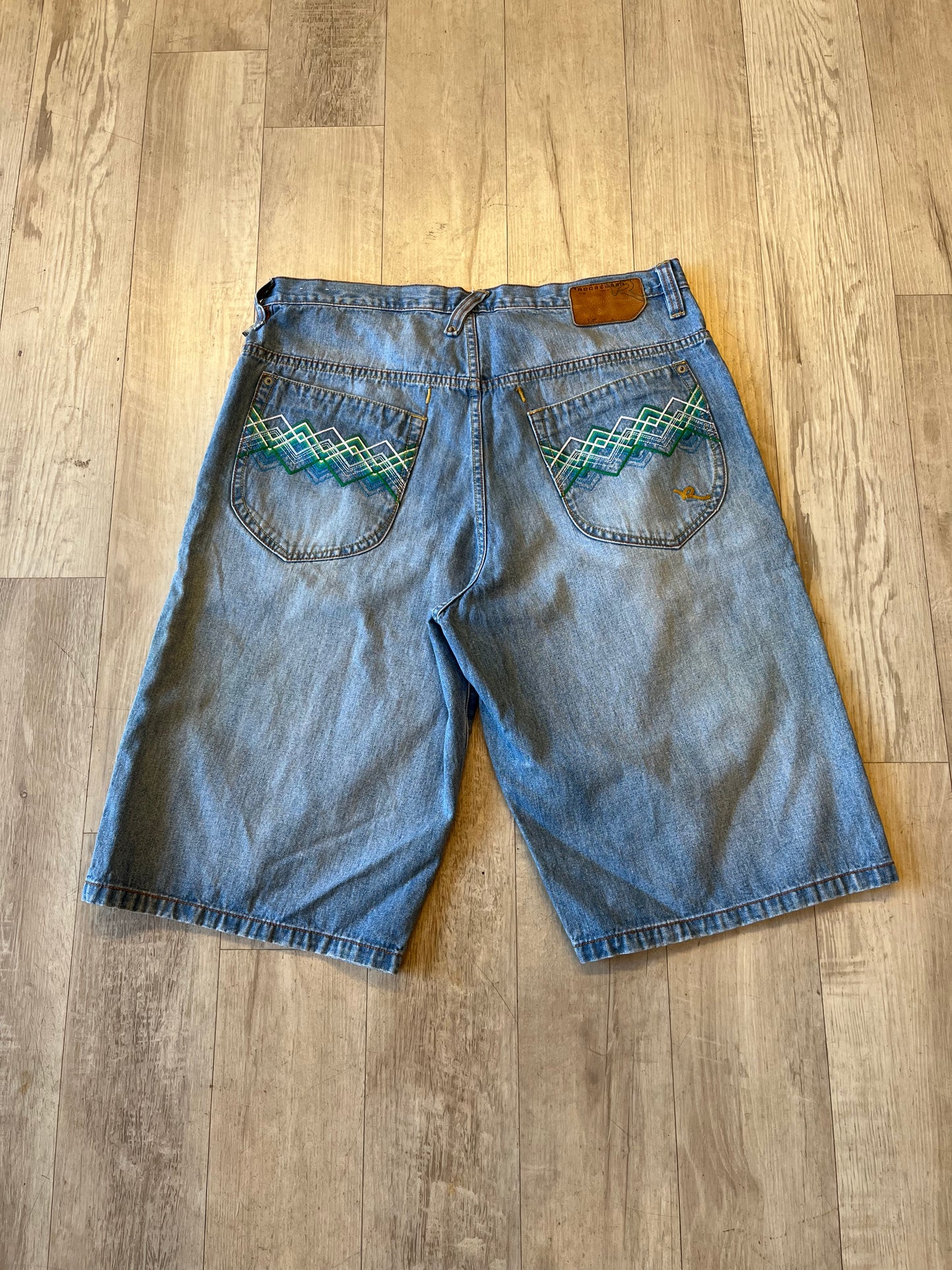 Y2K Rocawear Denim Shorts (38)